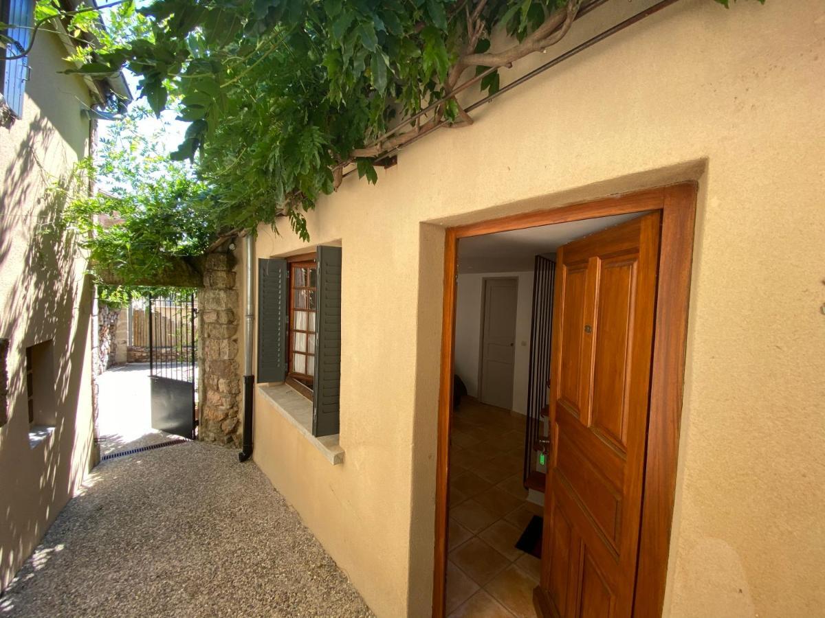 Auberge De La Tour De Brison Sanilhac  Rum bild